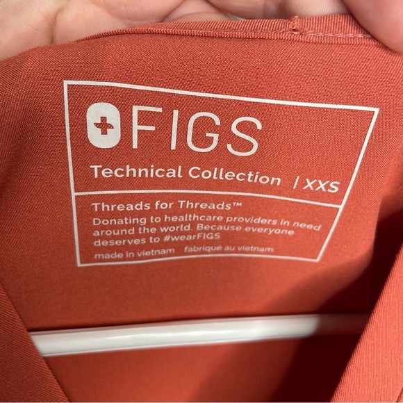 Figs Catarina One-Pocket Scrub Top in Coral/Orange XXS - Picture 7 of 11